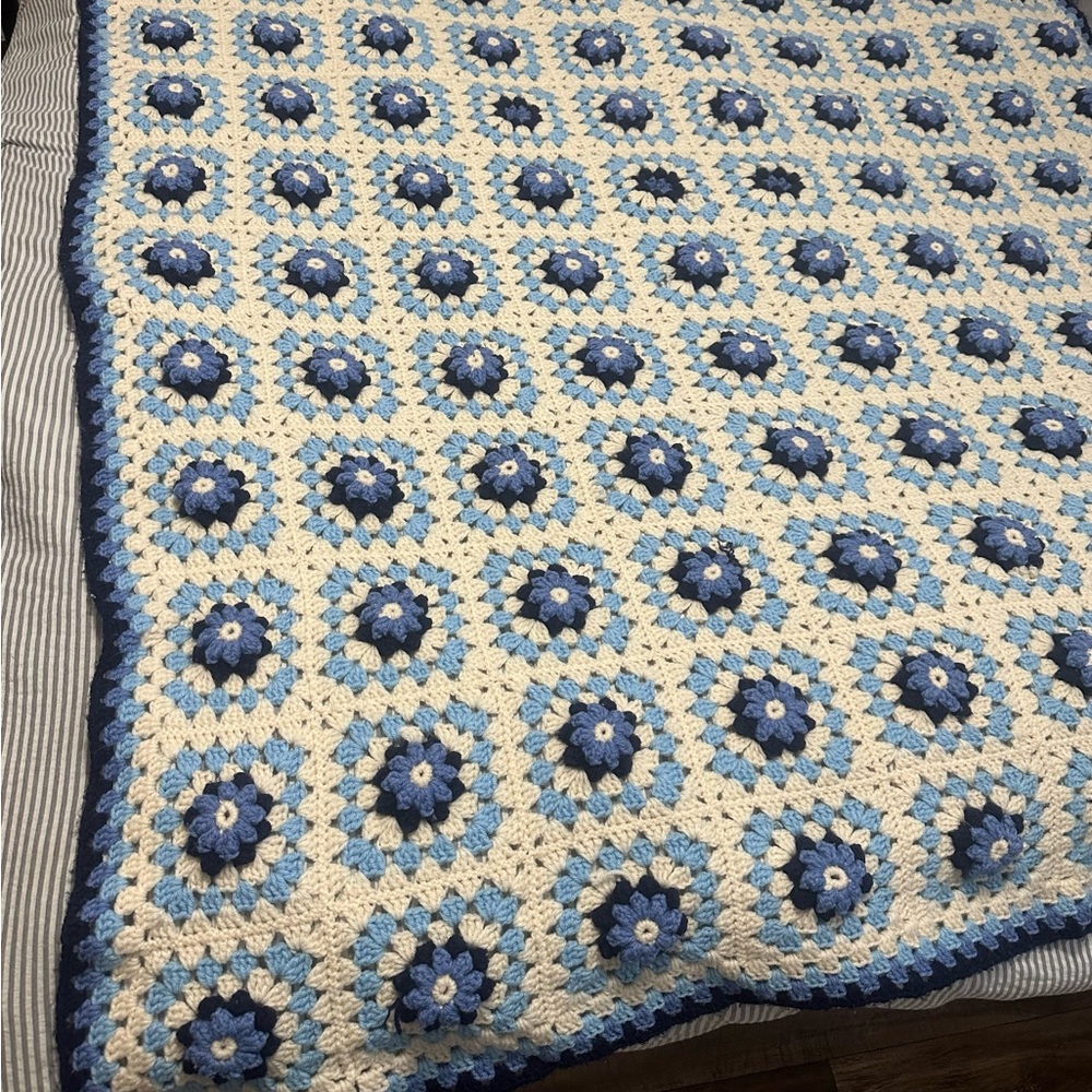 Vintage Handmade Blue and Cream Flower Afgan Blanket